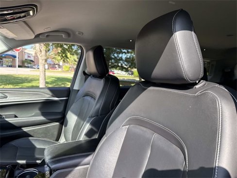 Used 2022 Jeep Grand Cherokee L Limited image 30