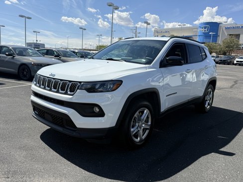 Used 2024 Jeep Compass Latitude image 9