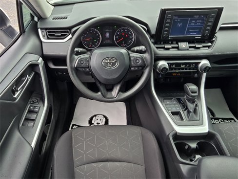 Used 2021 Toyota RAV4 XLE image 3