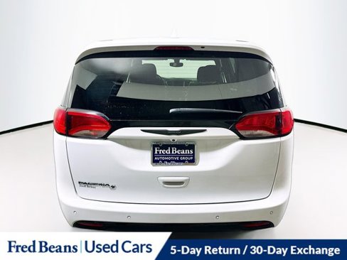 Used 2020 Chrysler Pacifica Touring w/ S Appearance Package image 6