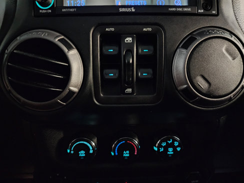 Used 2018 Jeep Wrangler Unlimited Sport S image 32