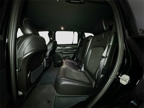 Used 2023 Jeep Grand Cherokee Altitude image 32