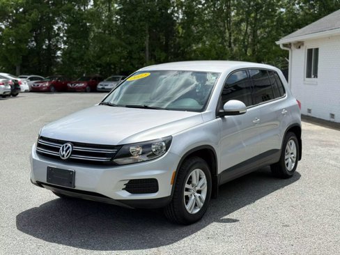 Used 2012 Volkswagen Tiguan S image 3