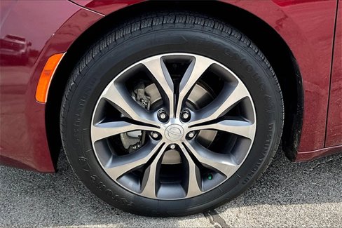 Used 2018 Chrysler Pacifica Limited image 35