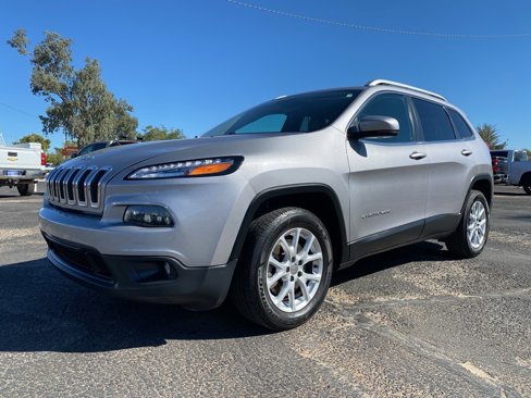 Used 2018 Jeep Cherokee Latitude Plus image 2