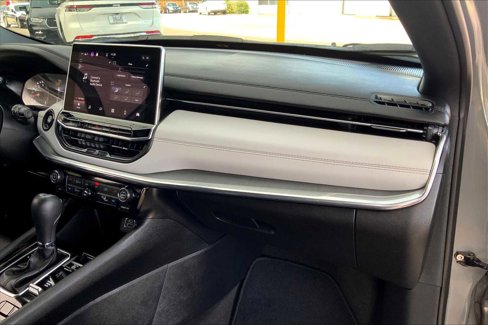 Certified 2024 Jeep Compass Limited image 18