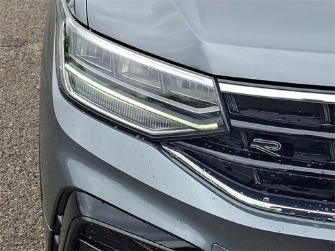Used 2024 Volkswagen Tiguan SE R-Line image 9