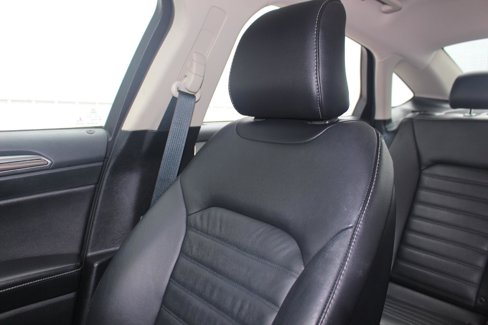 Used 2017 Ford Fusion SE w/ Fusion SE Technology Package image 18