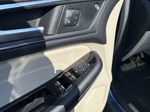 Used 2019 Ford Edge Titanium w/ Equipment Group 301A image 6