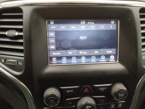 Used 2020 Jeep Grand Cherokee Laredo image 25