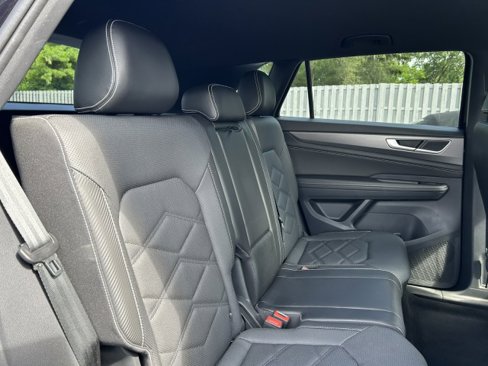 Used 2024 Volkswagen Atlas Cross Sport SE image 25