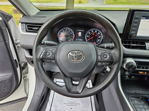 Used 2019 Toyota RAV4 LE image 10