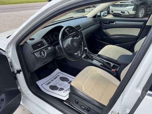 Used 2015 Volkswagen Passat TDI SE image 2