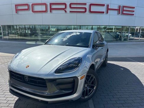 Used 2025 Porsche Macan image 1