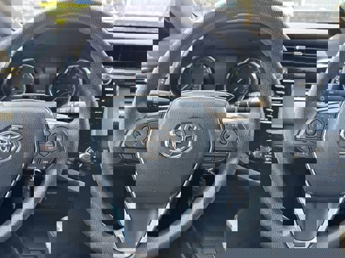 Certified 2018 Toyota Camry LE image 11