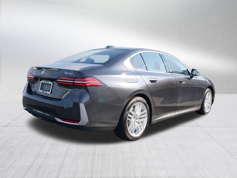 Used 2024 BMW 530i image 3