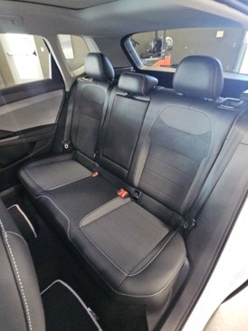 Used 2023 Volkswagen Taos SE w/ Panoramic Sunroof Package image 32