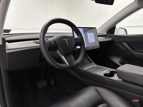 Used 2021 Tesla Model Y Long Range image 9