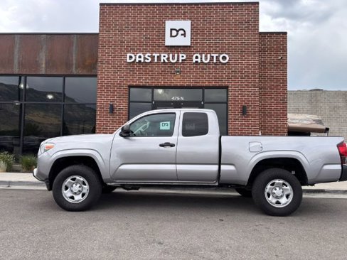 Used 2020 Toyota Tacoma SR image 8