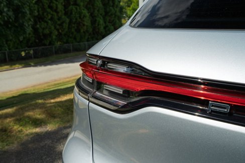 Certified 2023 Porsche Macan image 15