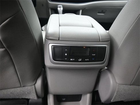 Used 2018 Toyota Highlander XLE image 21