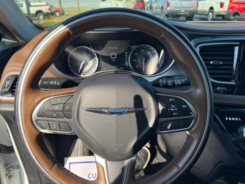 Used 2017 Chrysler Pacifica Limited image 16