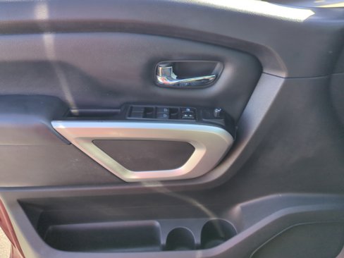 Used 2018 Nissan Titan SV w/ SV Convenience Package image 13