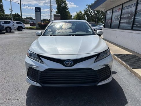 Used 2022 Toyota Camry XLE image 2