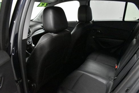 Used 2022 Chevrolet Trax LT w/ LT Convenience Package image 16