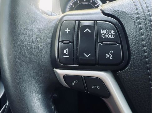 Used 2019 Toyota Highlander SE image 15