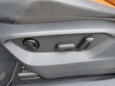 Used 2019 Volkswagen Tiguan SE image 30