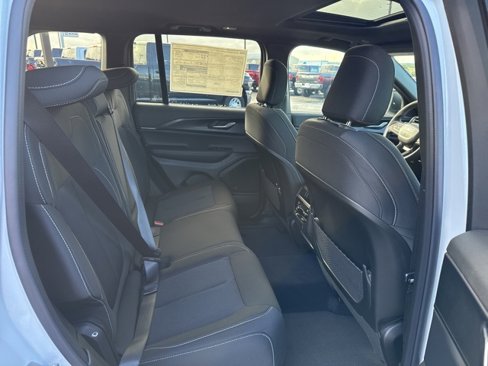 New 2025 Jeep Grand Cherokee Laredo X w/ Luxury Tech Group I image 12
