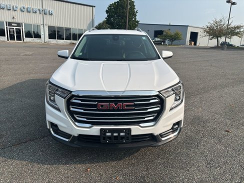 Used 2024 GMC Terrain SLT image 2