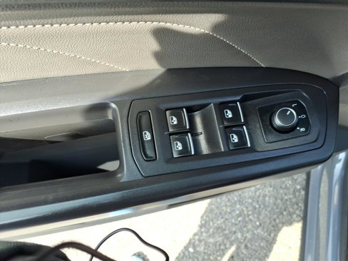Used 2022 Volkswagen Atlas Cross Sport SE image 12