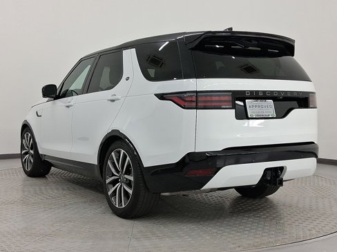 Used 2024 Land Rover Discovery Dynamic SE image 3