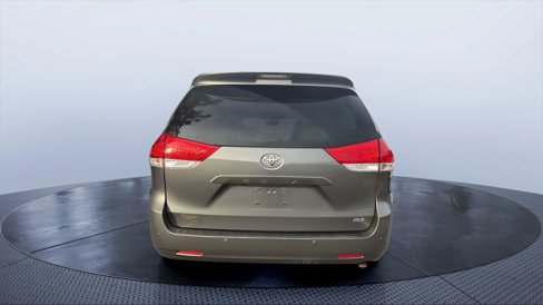 Used 2014 Toyota Sienna XLE image 4