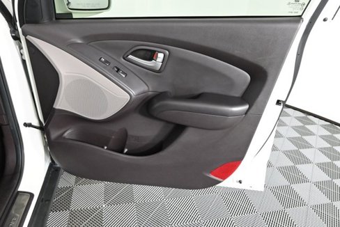 Used 2010 Hyundai Tucson Limited image 11