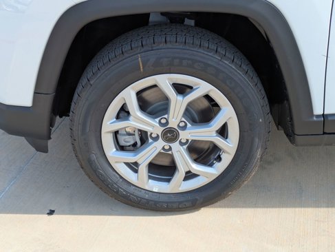 New 2025 Jeep Compass Latitude image 20