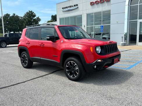 Used 2023 Jeep Renegade Trailhawk w/ Trailhawk Elite Group image 2