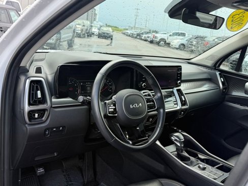 Used 2023 Kia Sorento S w/ Panoramic Sunroof Package image 4