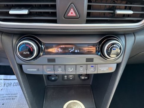 Used 2019 Hyundai Kona Limited image 18