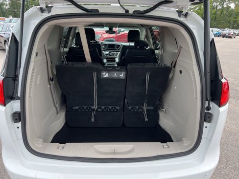 Used 2019 Chrysler Pacifica Touring-L image 25