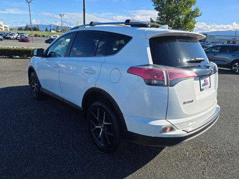 Used 2017 Toyota RAV4 SE image 6