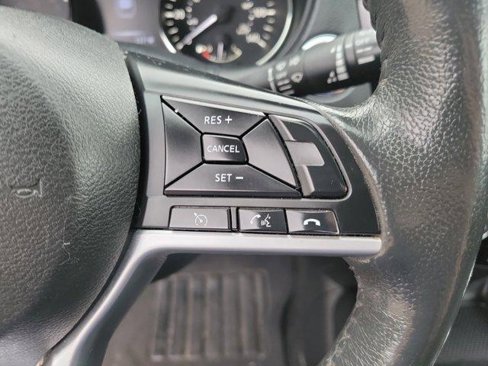 Used 2017 Nissan Rogue SV w/ SV Premium Package image 24