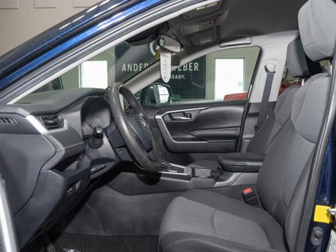 Used 2020 Toyota RAV4 XLE image 7