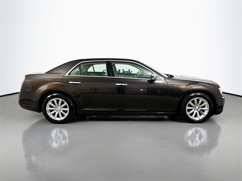 Used 2013 Chrysler 300 C image 8