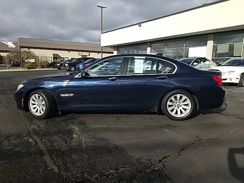 Used 2011 BMW 750i xDrive image 3