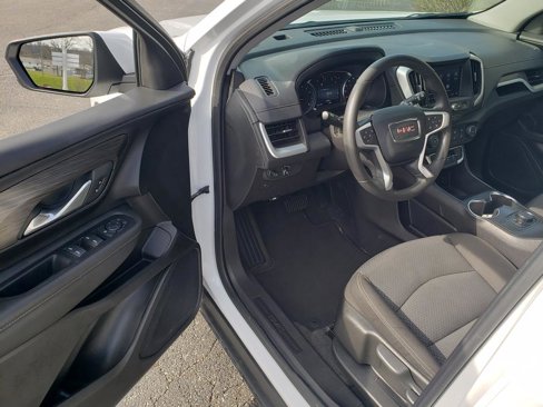 Used 2024 GMC Terrain SLE image 11
