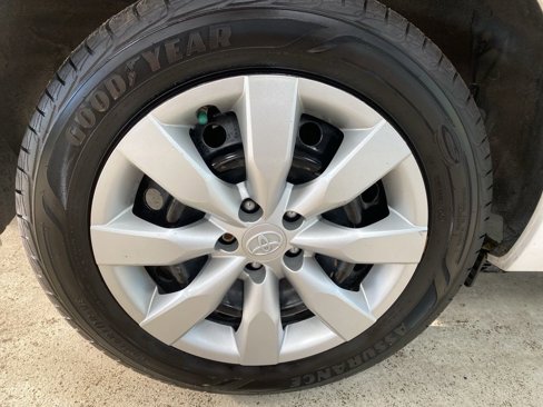 Used 2016 Toyota Corolla LE image 14