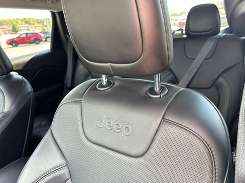 Used 2021 Jeep Cherokee Limited image 29